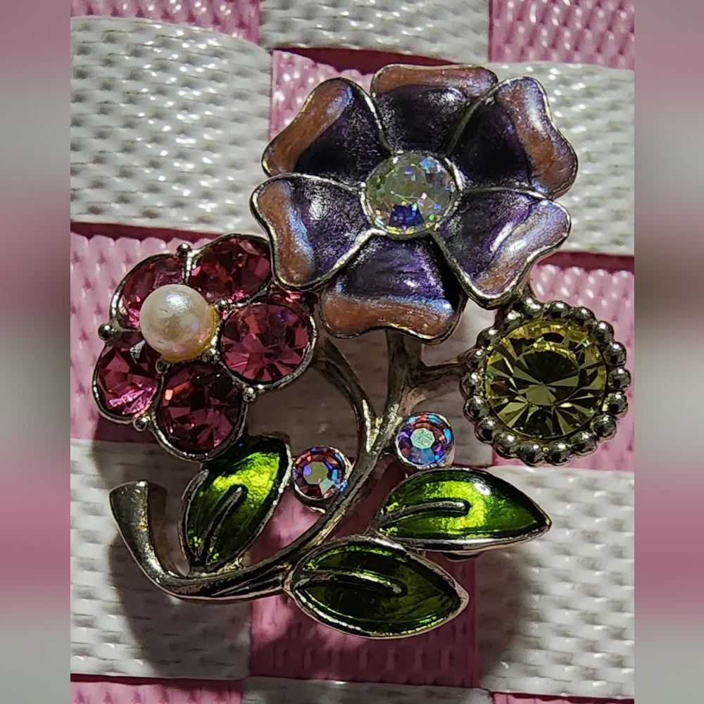 FLOWERS BROOCH.